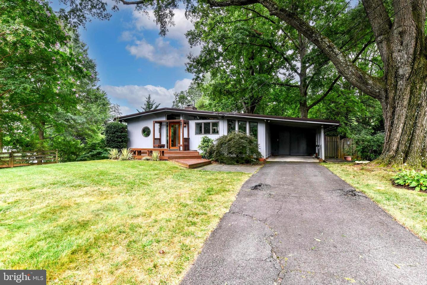 2926 MEADOW VIEW RD, FALLS CHURCH, Virginia 22042, 3 Bedrooms Bedrooms, ,2 BathroomsBathrooms,Residential,For sale,2926 MEADOW VIEW RD,VAFX2261400 MLS # VAFX2261400