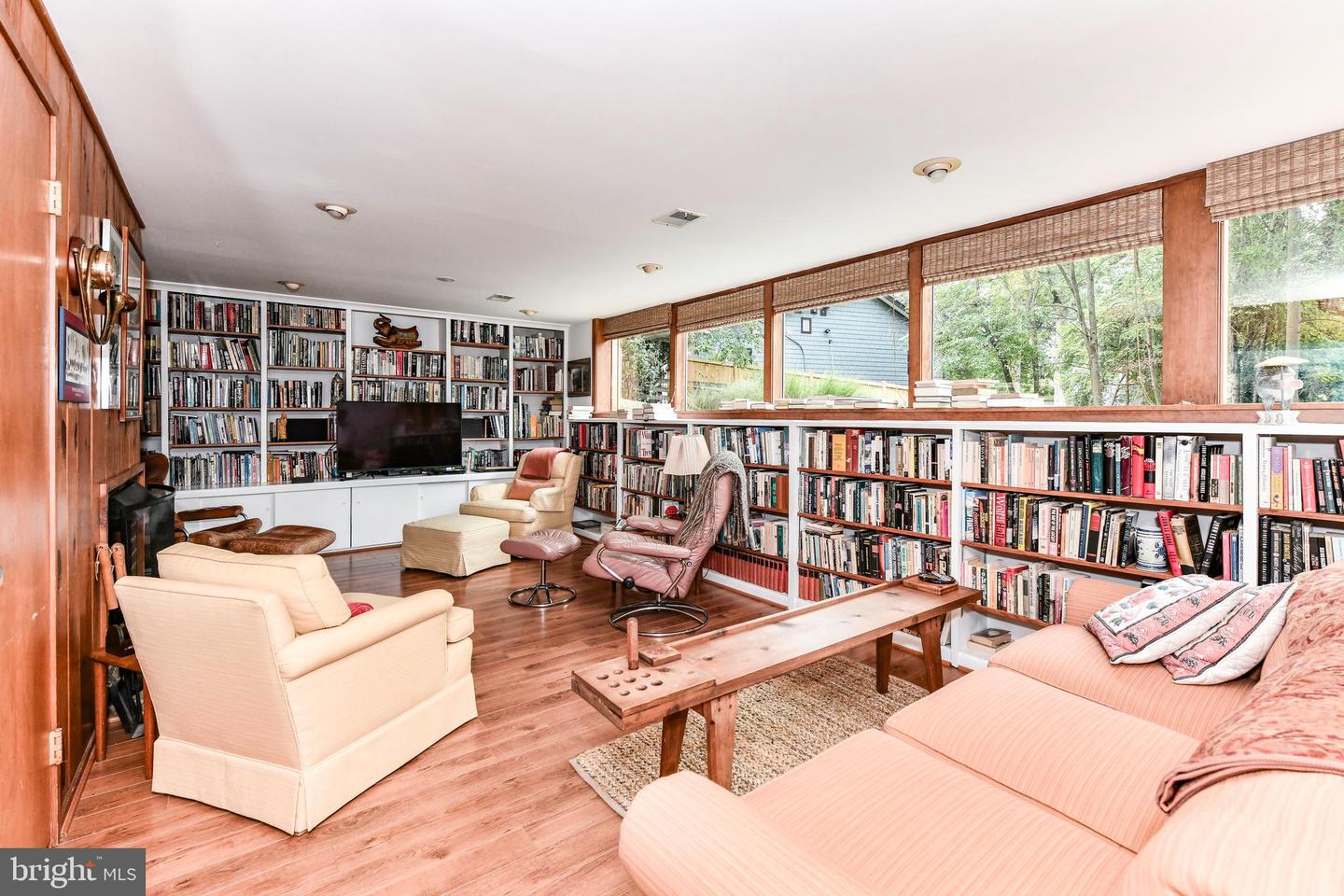 2926 MEADOW VIEW RD, FALLS CHURCH, Virginia 22042, 3 Bedrooms Bedrooms, ,2 BathroomsBathrooms,Residential,For sale,2926 MEADOW VIEW RD,VAFX2261400 MLS # VAFX2261400