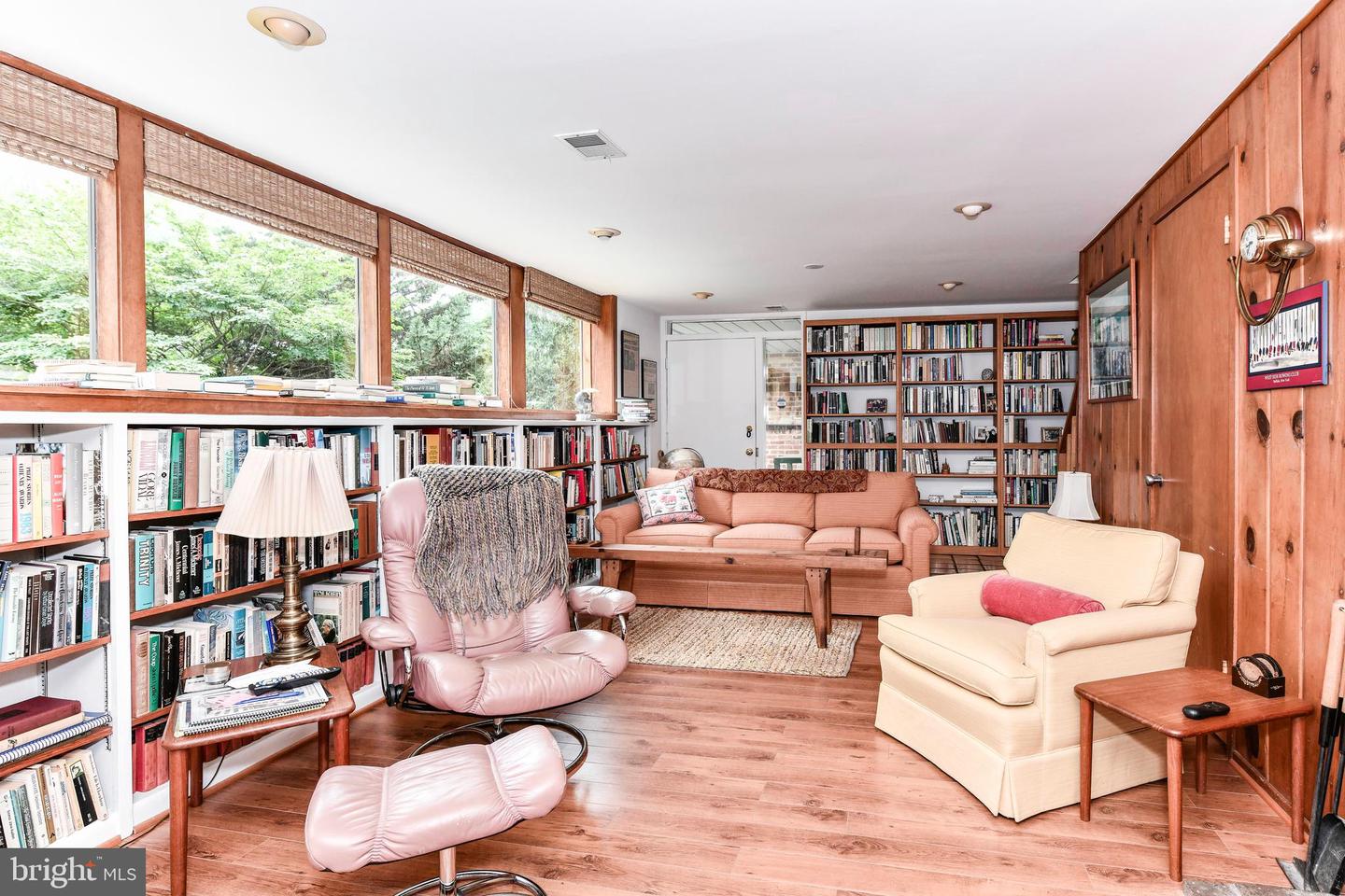 2926 MEADOW VIEW RD, FALLS CHURCH, Virginia 22042, 3 Bedrooms Bedrooms, ,2 BathroomsBathrooms,Residential,For sale,2926 MEADOW VIEW RD,VAFX2261400 MLS # VAFX2261400