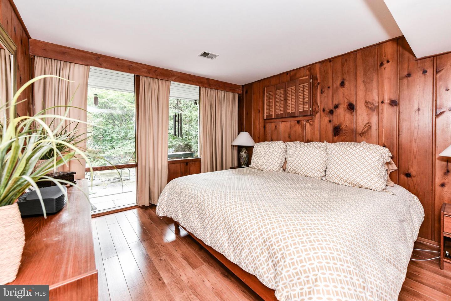 2926 MEADOW VIEW RD, FALLS CHURCH, Virginia 22042, 3 Bedrooms Bedrooms, ,2 BathroomsBathrooms,Residential,For sale,2926 MEADOW VIEW RD,VAFX2261400 MLS # VAFX2261400