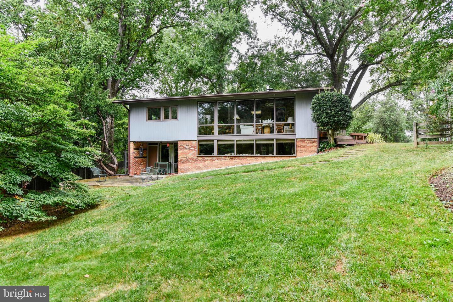 2926 MEADOW VIEW RD, FALLS CHURCH, Virginia 22042, 3 Bedrooms Bedrooms, ,2 BathroomsBathrooms,Residential,For sale,2926 MEADOW VIEW RD,VAFX2261400 MLS # VAFX2261400