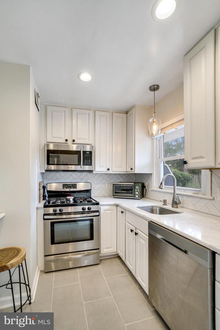 6626 CAVALIER DR, ALEXANDRIA, Virginia 22307, 3 Bedrooms Bedrooms, ,2 BathroomsBathrooms,Residential,For sale,6626 CAVALIER DR,VAFX2261440 MLS # VAFX2261440