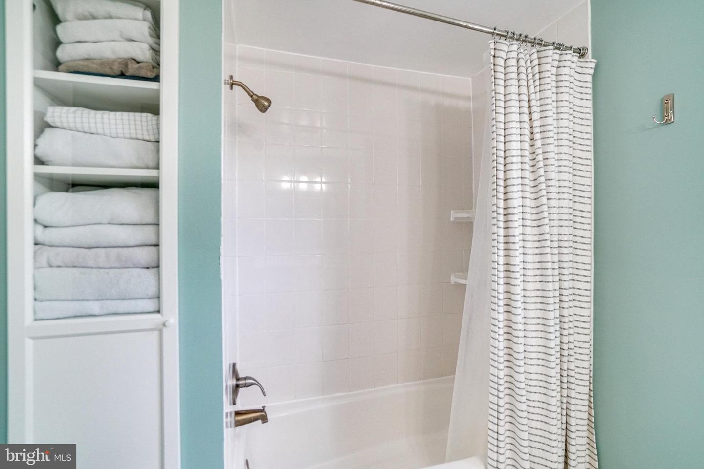 6626 CAVALIER DR, ALEXANDRIA, Virginia 22307, 3 Bedrooms Bedrooms, ,2 BathroomsBathrooms,Residential,For sale,6626 CAVALIER DR,VAFX2261440 MLS # VAFX2261440
