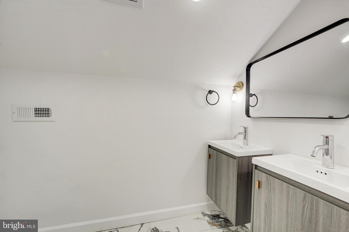 3214 5TH ST SE, WASHINGTON, District Of Columbia 20032, 6 Bedrooms Bedrooms, ,3 BathroomsBathrooms,Residential,For sale,3214 5TH ST SE,DCDC2215404 MLS # DCDC2215404
