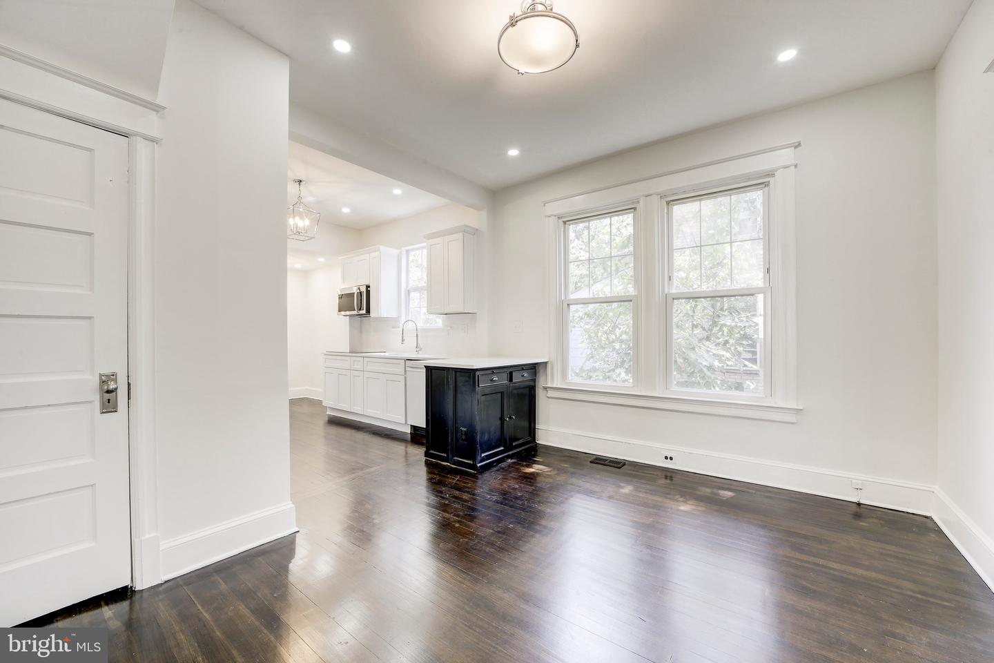 3214 5TH ST SE, WASHINGTON, District Of Columbia 20032, 6 Bedrooms Bedrooms, ,3 BathroomsBathrooms,Residential,For sale,3214 5TH ST SE,DCDC2215404 MLS # DCDC2215404