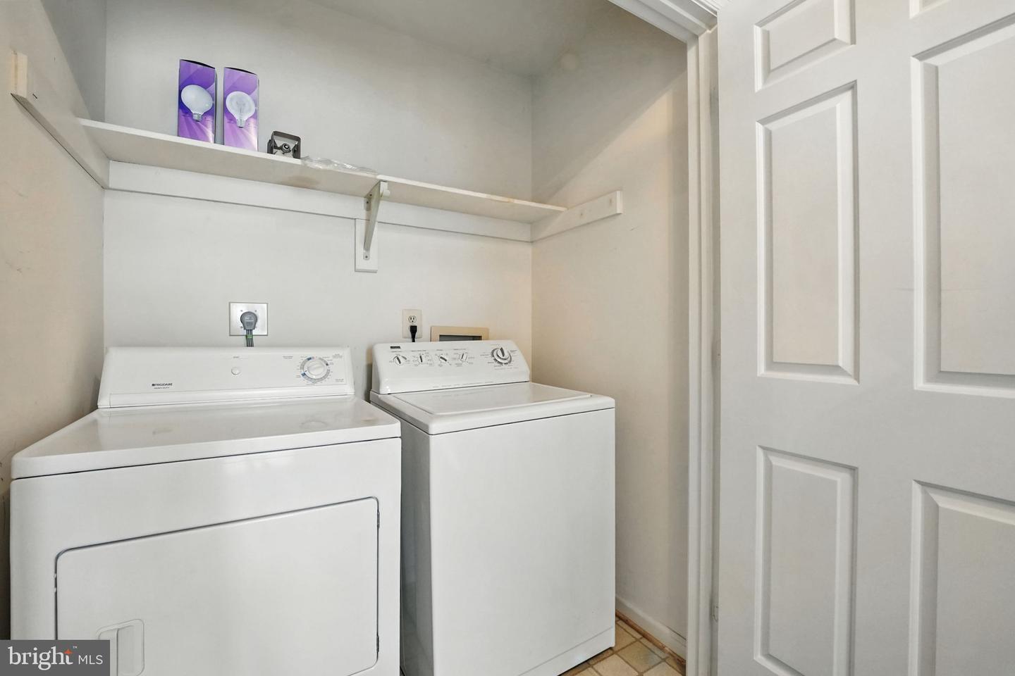 2907 ELMTOP CT, OAKTON, Virginia 22124, 3 Bedrooms Bedrooms, ,3 BathroomsBathrooms,Residential,For sale,2907 ELMTOP CT,VAFX2261742 MLS # VAFX2261742