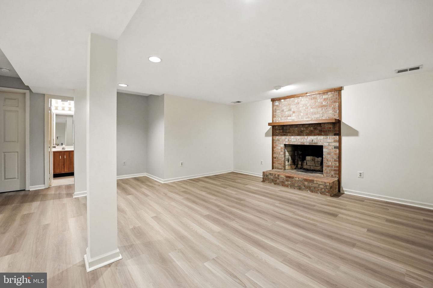 2907 ELMTOP CT, OAKTON, Virginia 22124, 3 Bedrooms Bedrooms, ,3 BathroomsBathrooms,Residential,For sale,2907 ELMTOP CT,VAFX2261742 MLS # VAFX2261742