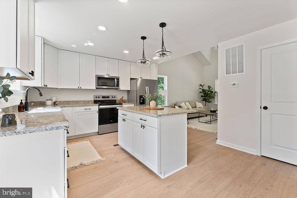 621 CLOVER HILL DR, RUTHER GLEN, Virginia 22546, 4 Bedrooms Bedrooms, ,2 BathroomsBathrooms,Residential,For sale,621 CLOVER HILL DR,VACV2008686 MLS # VACV2008686