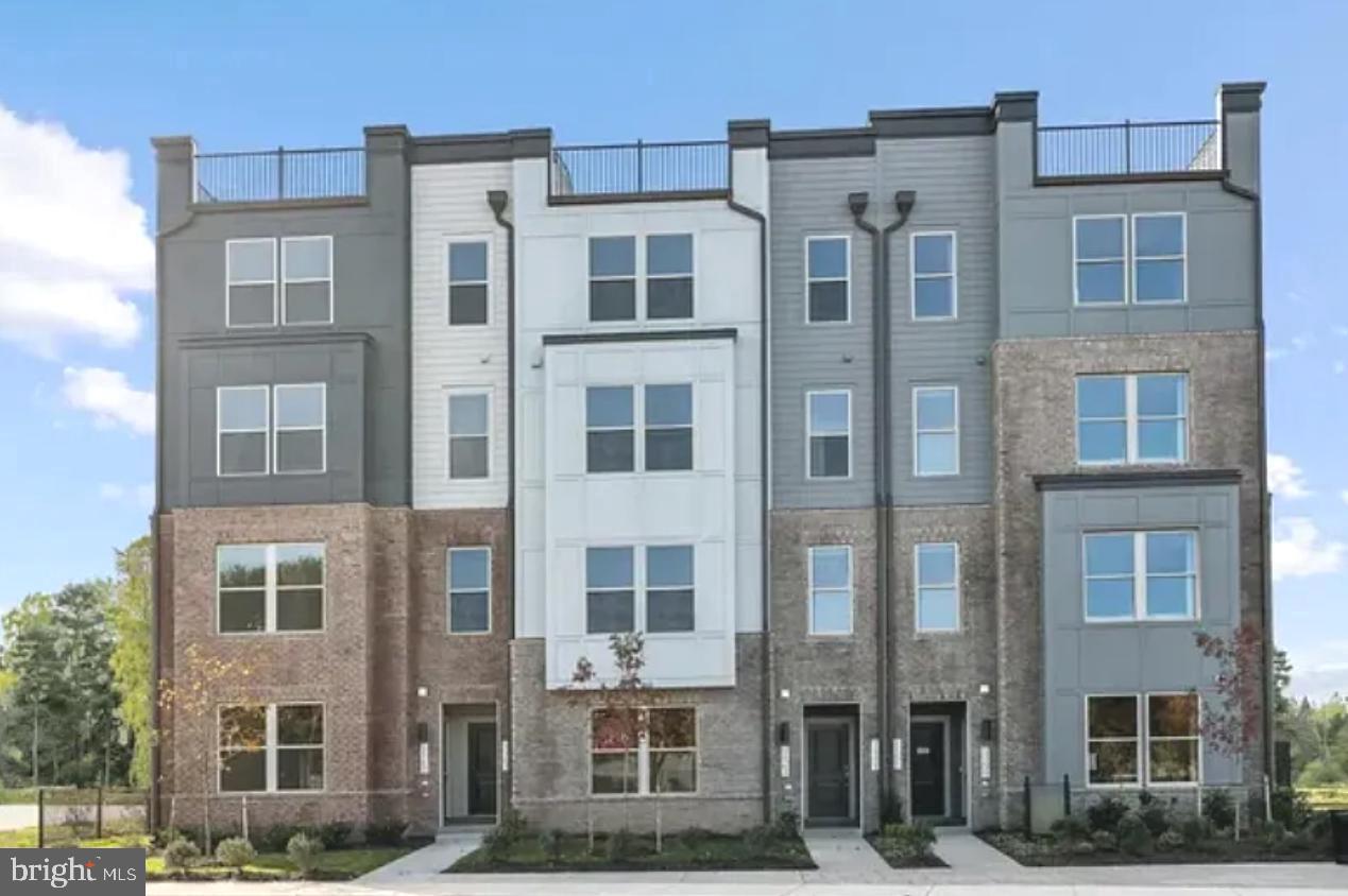 1165 HERNDON PARKWAY PKWY, HERNDON, Virginia 20170, 4 Bedrooms Bedrooms, ,3 BathroomsBathrooms,Residential,For sale,1165 HERNDON PARKWAY PKWY,VAFX2262096 MLS # VAFX2262096