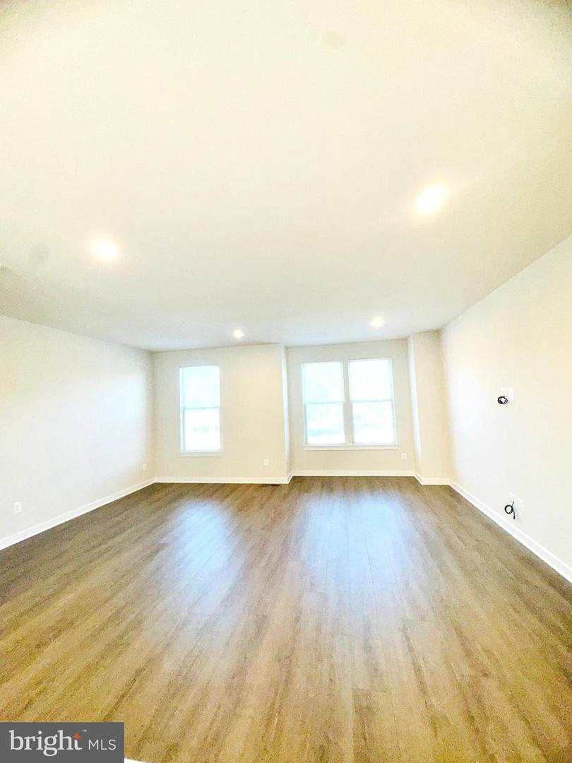 1165 HERNDON PARKWAY PKWY, HERNDON, Virginia 20170, 4 Bedrooms Bedrooms, ,3 BathroomsBathrooms,Residential,For sale,1165 HERNDON PARKWAY PKWY,VAFX2262096 MLS # VAFX2262096
