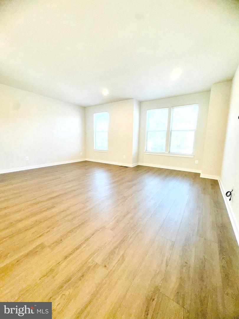 1165 HERNDON PARKWAY PKWY, HERNDON, Virginia 20170, 4 Bedrooms Bedrooms, ,3 BathroomsBathrooms,Residential,For sale,1165 HERNDON PARKWAY PKWY,VAFX2262096 MLS # VAFX2262096