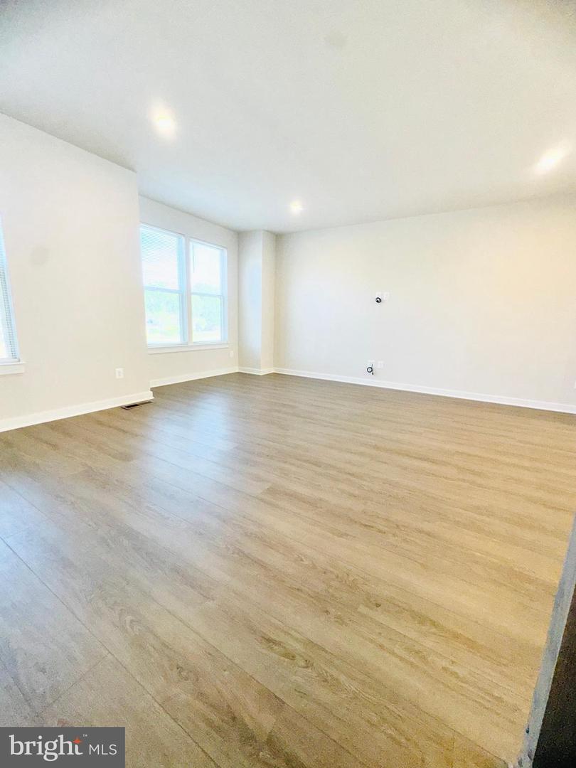 1165 HERNDON PARKWAY PKWY, HERNDON, Virginia 20170, 4 Bedrooms Bedrooms, ,3 BathroomsBathrooms,Residential,For sale,1165 HERNDON PARKWAY PKWY,VAFX2262096 MLS # VAFX2262096