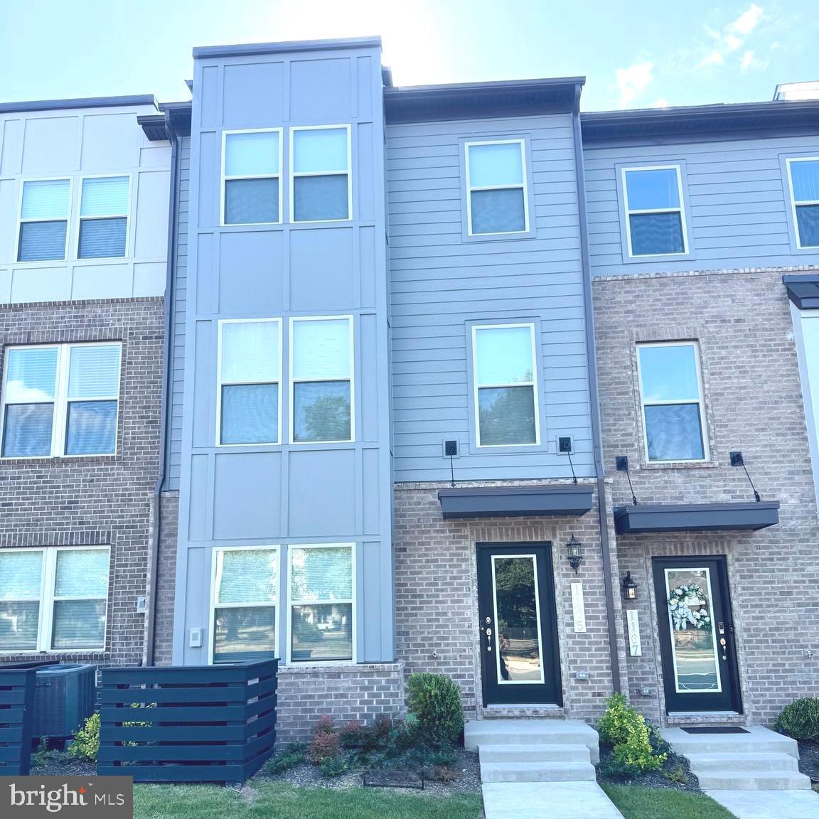 1165 HERNDON PARKWAY PKWY, HERNDON, Virginia 20170, 4 Bedrooms Bedrooms, ,3 BathroomsBathrooms,Residential,For sale,1165 HERNDON PARKWAY PKWY,VAFX2262096 MLS # VAFX2262096
