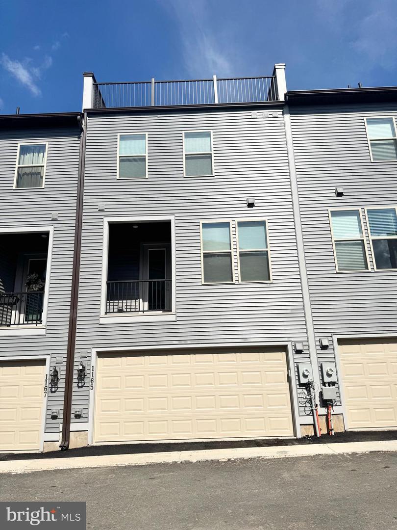 1165 HERNDON PARKWAY PKWY, HERNDON, Virginia 20170, 4 Bedrooms Bedrooms, ,3 BathroomsBathrooms,Residential,For sale,1165 HERNDON PARKWAY PKWY,VAFX2262096 MLS # VAFX2262096