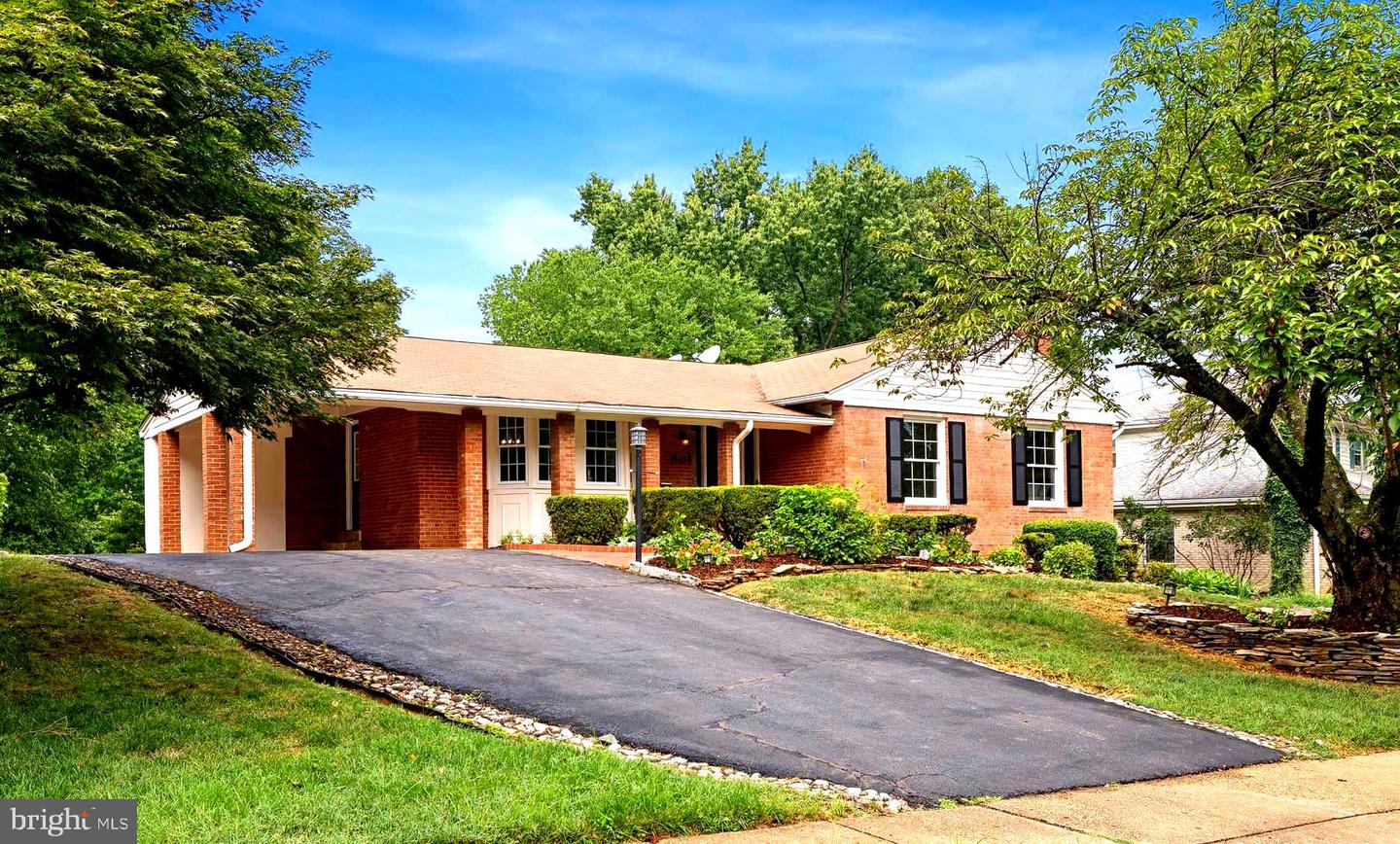 1940 POWHATAN ST, FALLS CHURCH, Virginia 22043, 6 Bedrooms Bedrooms, ,4 BathroomsBathrooms,Residential,For sale,1940 POWHATAN ST,VAFX2262400 MLS # VAFX2262400