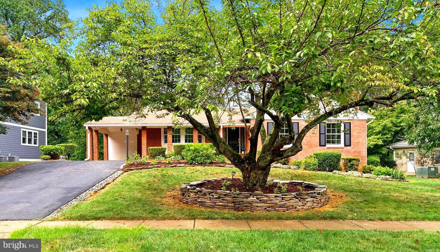 1940 POWHATAN ST, FALLS CHURCH, Virginia 22043, 6 Bedrooms Bedrooms, ,4 BathroomsBathrooms,Residential,For sale,1940 POWHATAN ST,VAFX2262400 MLS # VAFX2262400