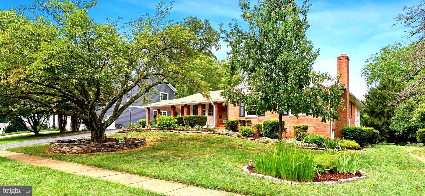 1940 POWHATAN ST, FALLS CHURCH, Virginia 22043, 6 Bedrooms Bedrooms, ,4 BathroomsBathrooms,Residential,For sale,1940 POWHATAN ST,VAFX2262400 MLS # VAFX2262400