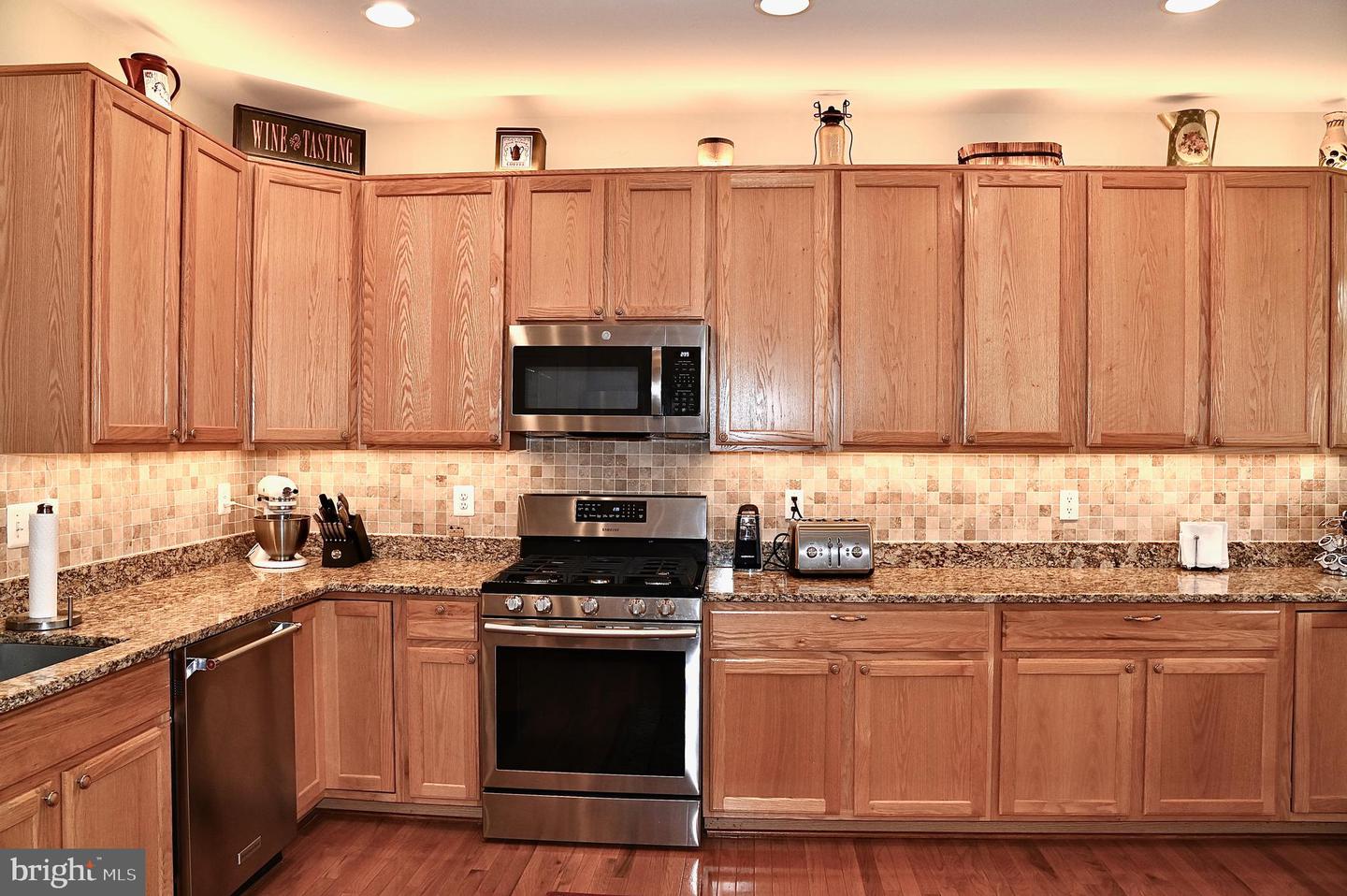 6721 HOLLY FARM LN, WARRENTON, Virginia 20187, 3 Bedrooms Bedrooms, ,3 BathroomsBathrooms,Residential,For sale,6721 HOLLY FARM LN,VAFQ2017994 MLS # VAFQ2017994