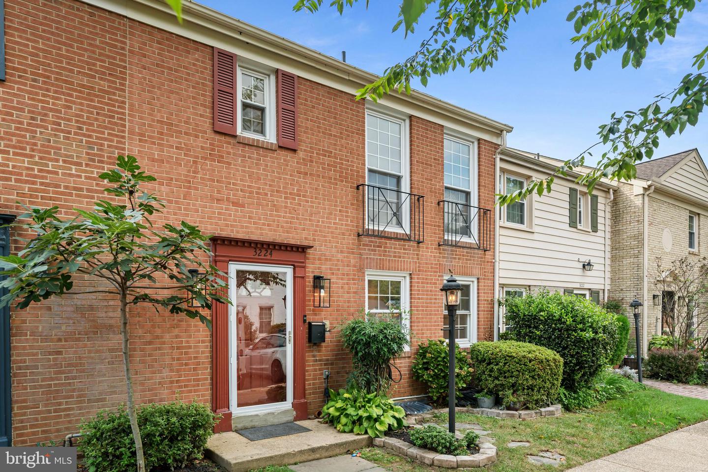 3224 ADAMS CT, FAIRFAX, Virginia 22030, 4 Bedrooms Bedrooms, ,3 BathroomsBathrooms,Residential,For sale,3224 ADAMS CT,VAFC2006838 MLS # VAFC2006838