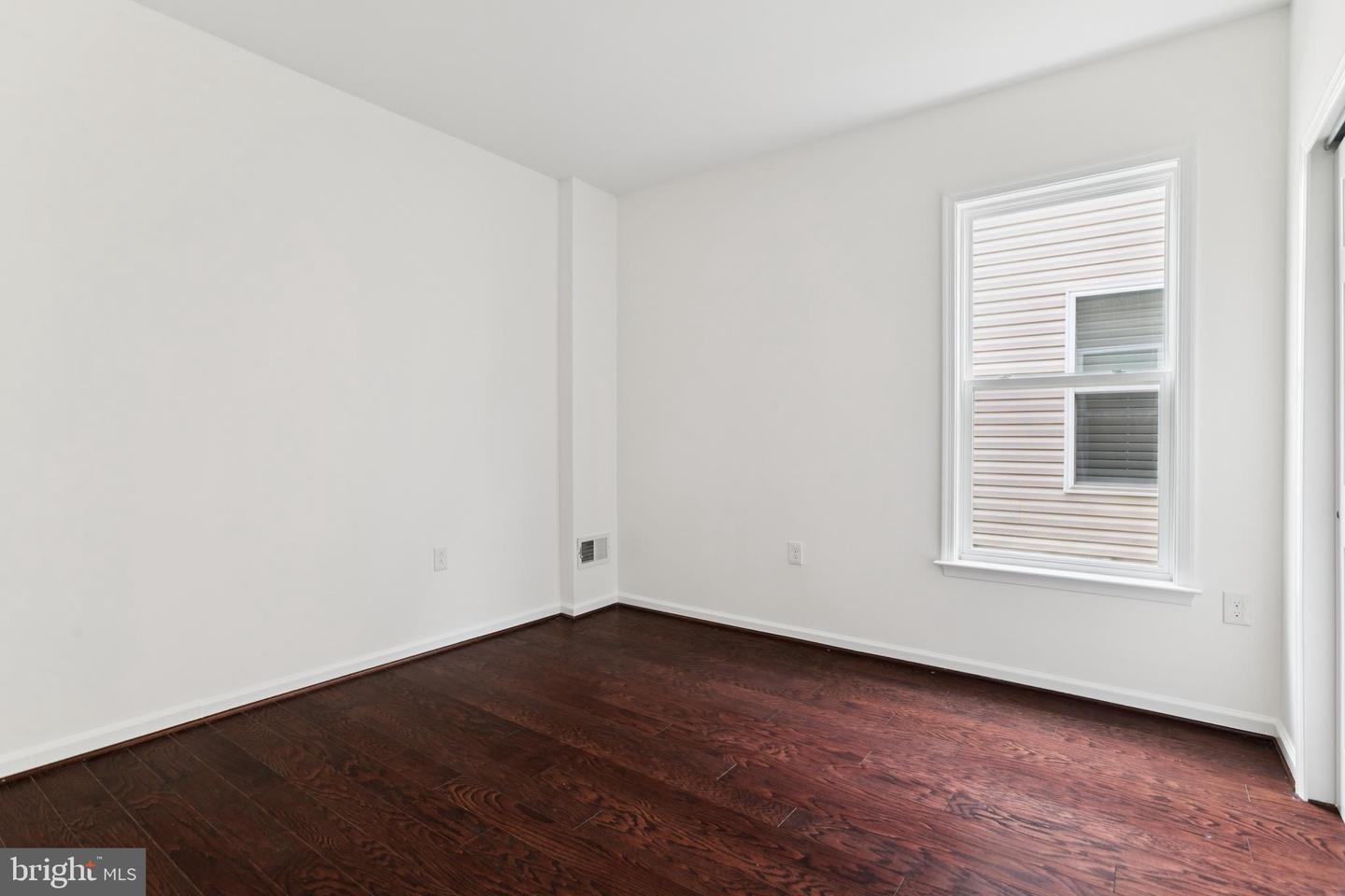 15 POINT BLUFF ST, FREDERICKSBURG, Virginia 22406, 2 Bedrooms Bedrooms, 9 Rooms Rooms,2 BathroomsBathrooms,Residential,For sale,15 POINT BLUFF ST,VAST2042026 MLS # VAST2042026