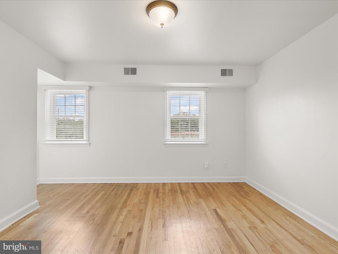 726 S PATRICK ST, ALEXANDRIA, Virginia 22314, 3 Bedrooms Bedrooms, ,3 BathroomsBathrooms,Residential,For sale,726 S PATRICK ST,VAAX2048848 MLS # VAAX2048848