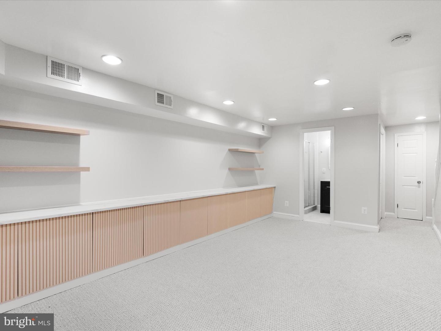 726 S PATRICK ST, ALEXANDRIA, Virginia 22314, 3 Bedrooms Bedrooms, ,3 BathroomsBathrooms,Residential,For sale,726 S PATRICK ST,VAAX2048848 MLS # VAAX2048848