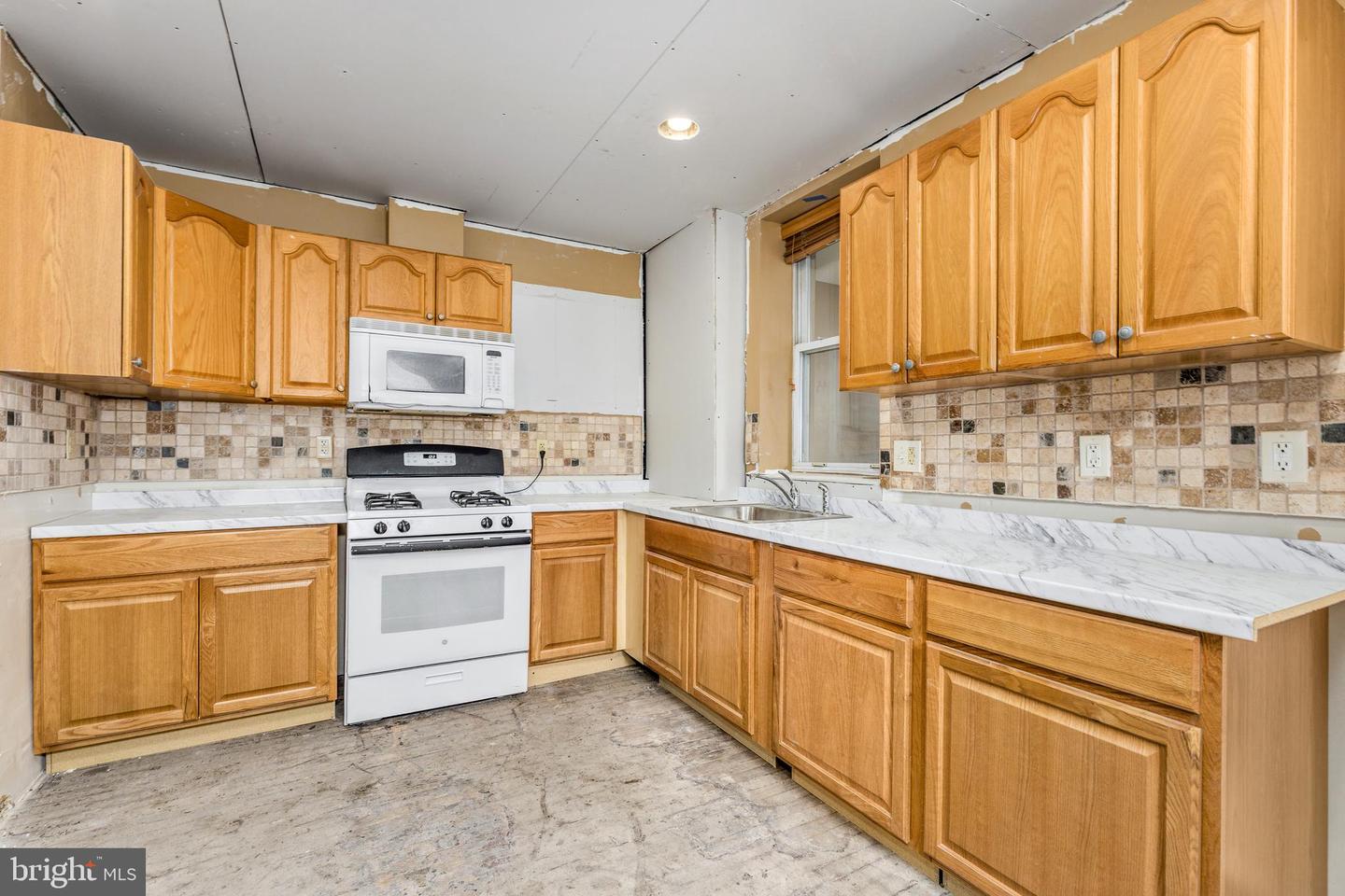 2036 1ST ST NW, WASHINGTON, District Of Columbia 20001, 7 Bedrooms Bedrooms, 14 Rooms Rooms,3 BathroomsBathrooms,Residential,For sale,2036 1ST ST NW,DCDC2216318 MLS # DCDC2216318