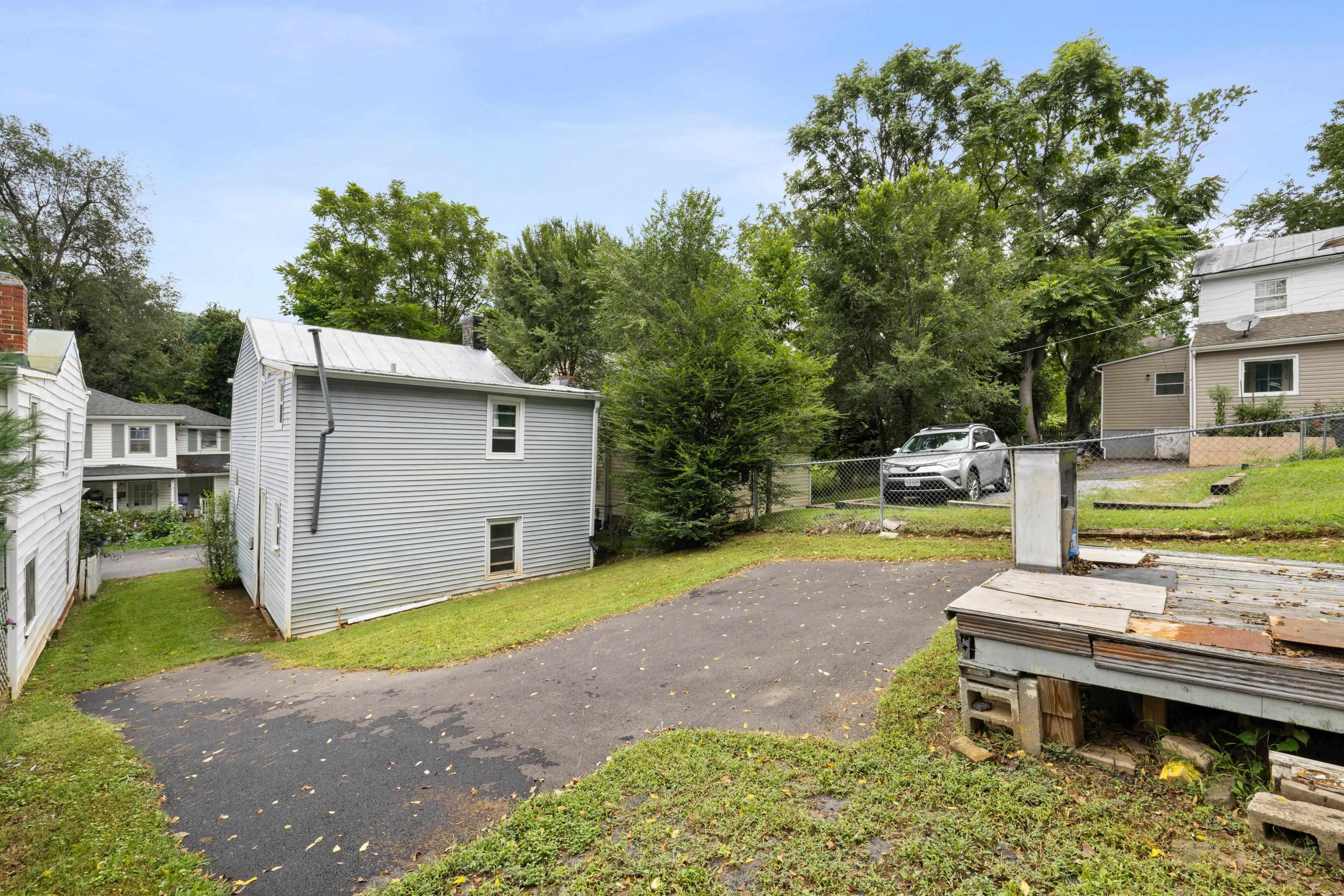 629 BAPTIST ST, STAUNTON, Virginia 24401, 2 Bedrooms Bedrooms, ,1 BathroomBathrooms,Residential,629 BAPTIST ST,668191 MLS # 668191