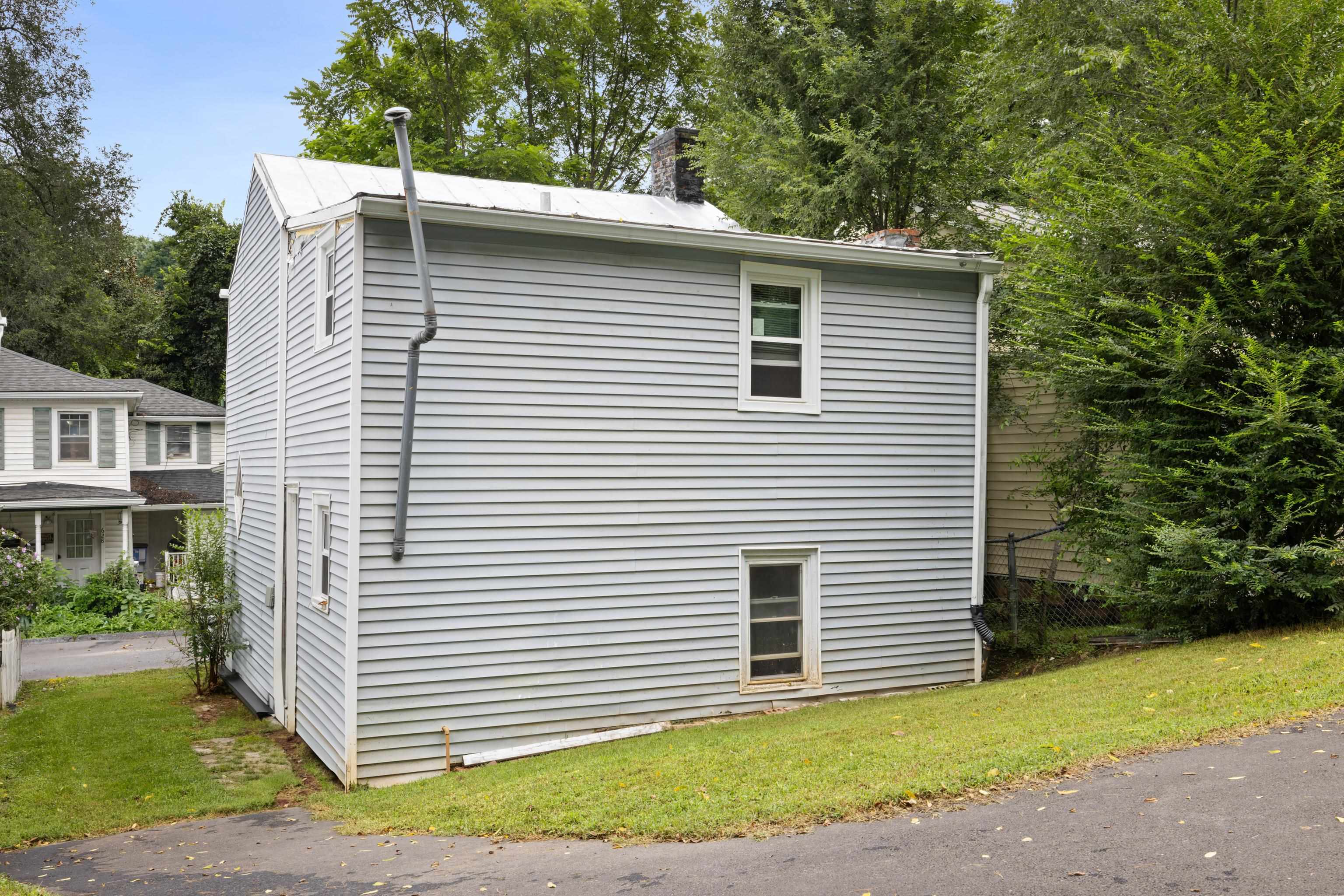 629 BAPTIST ST, STAUNTON, Virginia 24401, 2 Bedrooms Bedrooms, ,1 BathroomBathrooms,Residential,629 BAPTIST ST,668191 MLS # 668191