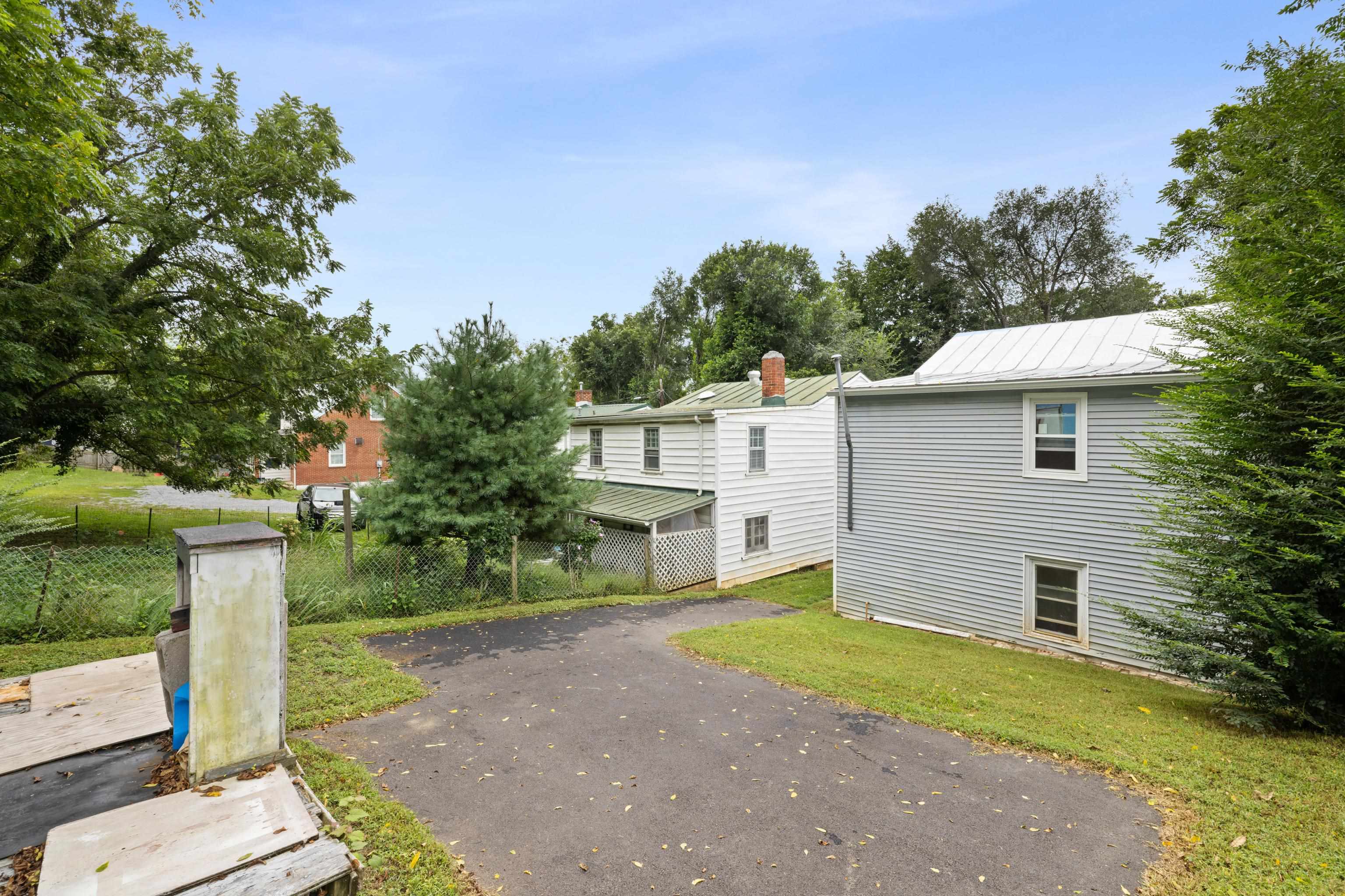 629 BAPTIST ST, STAUNTON, Virginia 24401, 2 Bedrooms Bedrooms, ,1 BathroomBathrooms,Residential,629 BAPTIST ST,668191 MLS # 668191