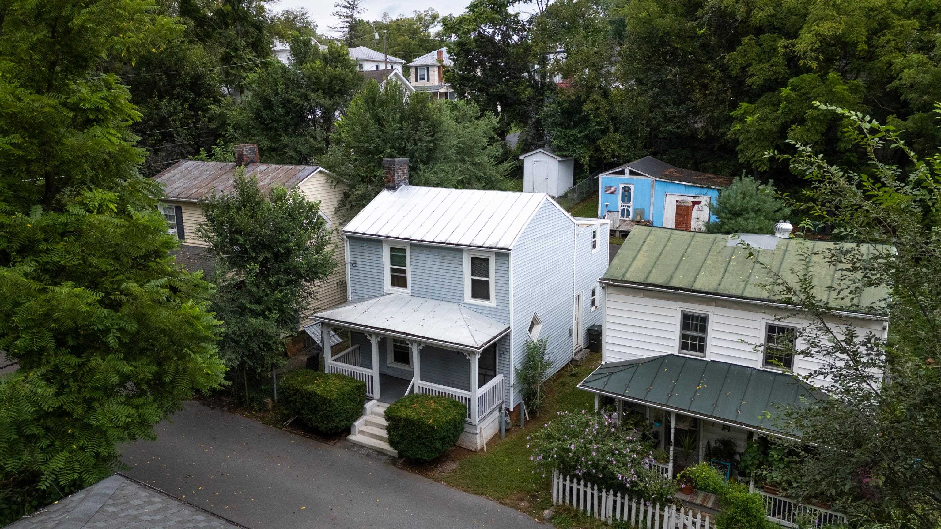 629 BAPTIST ST, STAUNTON, Virginia 24401, 2 Bedrooms Bedrooms, ,1 BathroomBathrooms,Residential,629 BAPTIST ST,668191 MLS # 668191