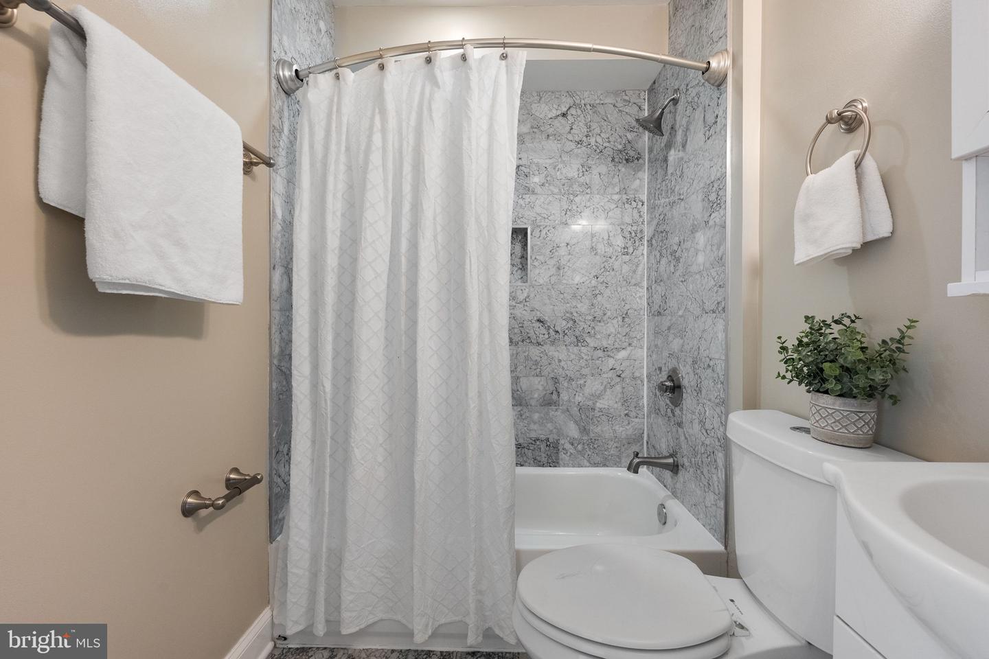 1920 3RD ST NE #5, WASHINGTON, District Of Columbia 20002, 3 Bedrooms Bedrooms, ,2 BathroomsBathrooms,Residential,For sale,1920 3RD ST NE #5,DCDC2216570 MLS # DCDC2216570