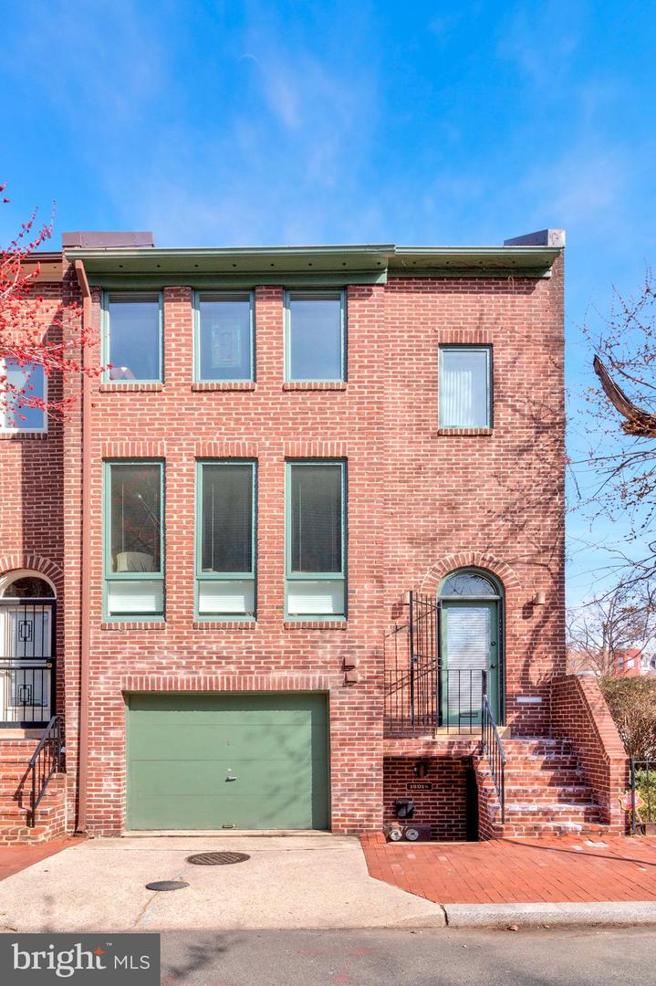 1501 CHURCH ST NW, WASHINGTON, District Of Columbia 20005, 3 Bedrooms Bedrooms, ,2 BathroomsBathrooms,Residential,For sale,1501 CHURCH ST NW,DCDC2216616 MLS # DCDC2216616