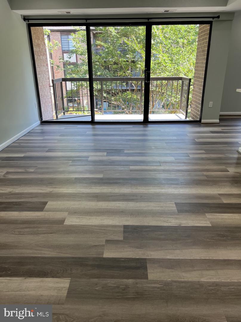 9730 KINGSBRIDGE DR #202, FAIRFAX, Virginia 22031, 2 Bedrooms Bedrooms, ,1 BathroomBathrooms,Residential,For sale,9730 KINGSBRIDGE DR #202,VAFX2263072 MLS # VAFX2263072 9730 KINGSBRIDGE DR #202, FAIRFAX, Virginia 22031, 2 Bedrooms Bedrooms, ,1 BathroomBathrooms,Residential,For sale,9730 KINGSBRIDGE DR #202,VAFX2263072 MLS # VAFX2263072