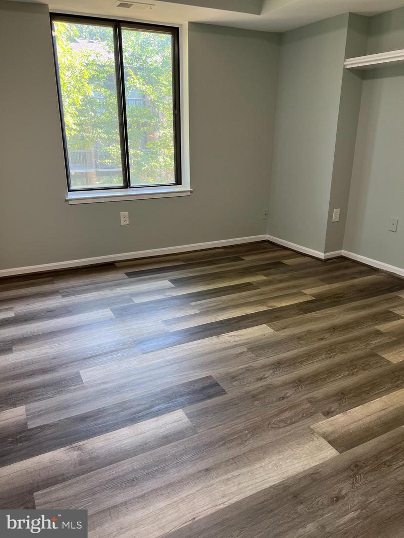 9730 KINGSBRIDGE DR #202, FAIRFAX, Virginia 22031, 2 Bedrooms Bedrooms, ,1 BathroomBathrooms,Residential,For sale,9730 KINGSBRIDGE DR #202,VAFX2263072 MLS # VAFX2263072 9730 KINGSBRIDGE DR #202, FAIRFAX, Virginia 22031, 2 Bedrooms Bedrooms, ,1 BathroomBathrooms,Residential,For sale,9730 KINGSBRIDGE DR #202,VAFX2263072 MLS # VAFX2263072