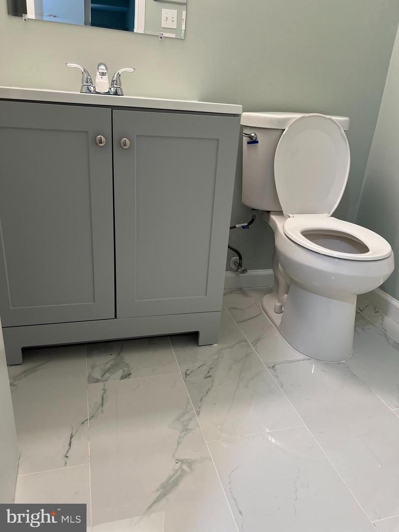 9730 KINGSBRIDGE DR #202, FAIRFAX, Virginia 22031, 2 Bedrooms Bedrooms, ,1 BathroomBathrooms,Residential,For sale,9730 KINGSBRIDGE DR #202,VAFX2263072 MLS # VAFX2263072 9730 KINGSBRIDGE DR #202, FAIRFAX, Virginia 22031, 2 Bedrooms Bedrooms, ,1 BathroomBathrooms,Residential,For sale,9730 KINGSBRIDGE DR #202,VAFX2263072 MLS # VAFX2263072