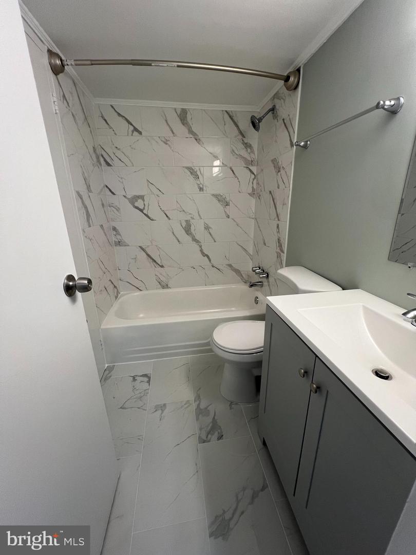 9730 KINGSBRIDGE DR #202, FAIRFAX, Virginia 22031, 2 Bedrooms Bedrooms, ,1 BathroomBathrooms,Residential,For sale,9730 KINGSBRIDGE DR #202,VAFX2263072 MLS # VAFX2263072 9730 KINGSBRIDGE DR #202, FAIRFAX, Virginia 22031, 2 Bedrooms Bedrooms, ,1 BathroomBathrooms,Residential,For sale,9730 KINGSBRIDGE DR #202,VAFX2263072 MLS # VAFX2263072