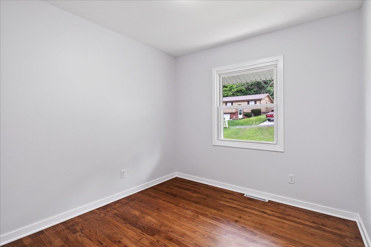 329 S WINCHESTER AVE, WAYNESBORO, Virginia 22980, 3 Bedrooms Bedrooms, ,1 BathroomBathrooms,Residential,329 S WINCHESTER AVE,668192 MLS # 668192