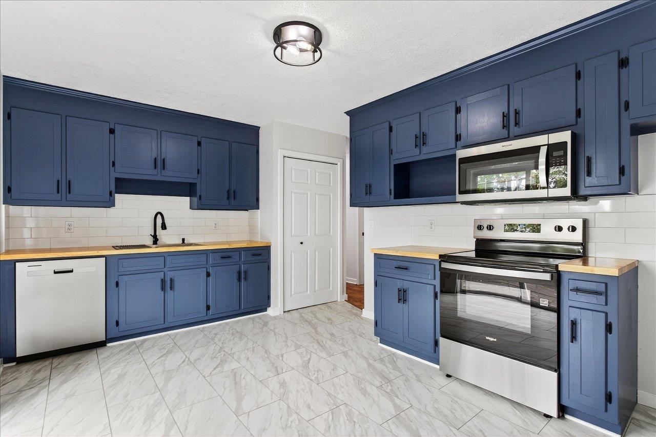 329 S WINCHESTER AVE, WAYNESBORO, Virginia 22980, 3 Bedrooms Bedrooms, ,1 BathroomBathrooms,Residential,329 S WINCHESTER AVE,668192 MLS # 668192