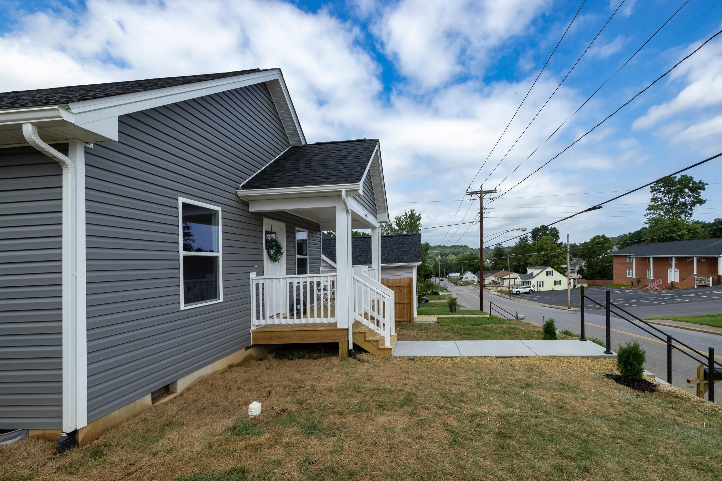 418 GRUBERT AVE, STAUNTON, Virginia 24401, 3 Bedrooms Bedrooms, ,2 BathroomsBathrooms,Residential,418 GRUBERT AVE,668201 MLS # 668201