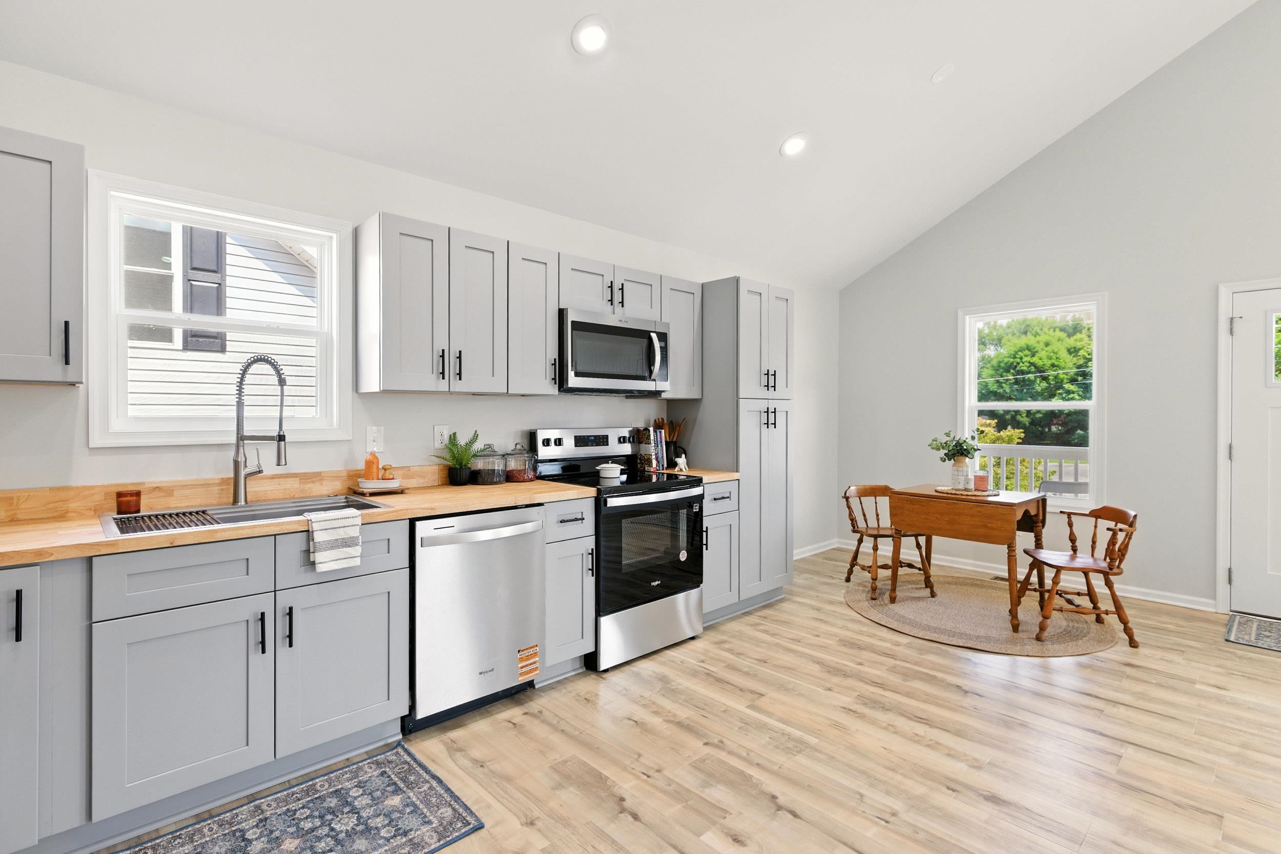 418 GRUBERT AVE, STAUNTON, Virginia 24401, 3 Bedrooms Bedrooms, ,2 BathroomsBathrooms,Residential,418 GRUBERT AVE,668201 MLS # 668201