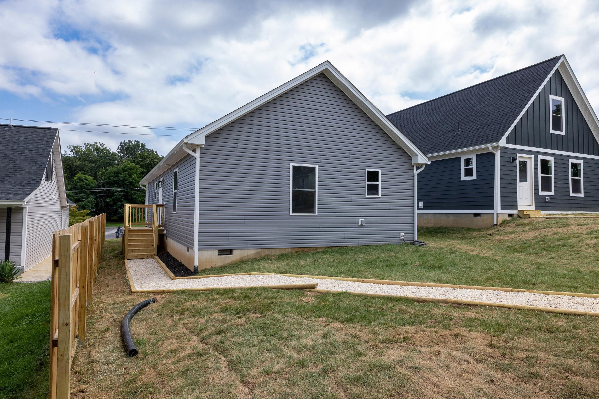 418 GRUBERT AVE, STAUNTON, Virginia 24401, 3 Bedrooms Bedrooms, ,2 BathroomsBathrooms,Residential,418 GRUBERT AVE,668201 MLS # 668201