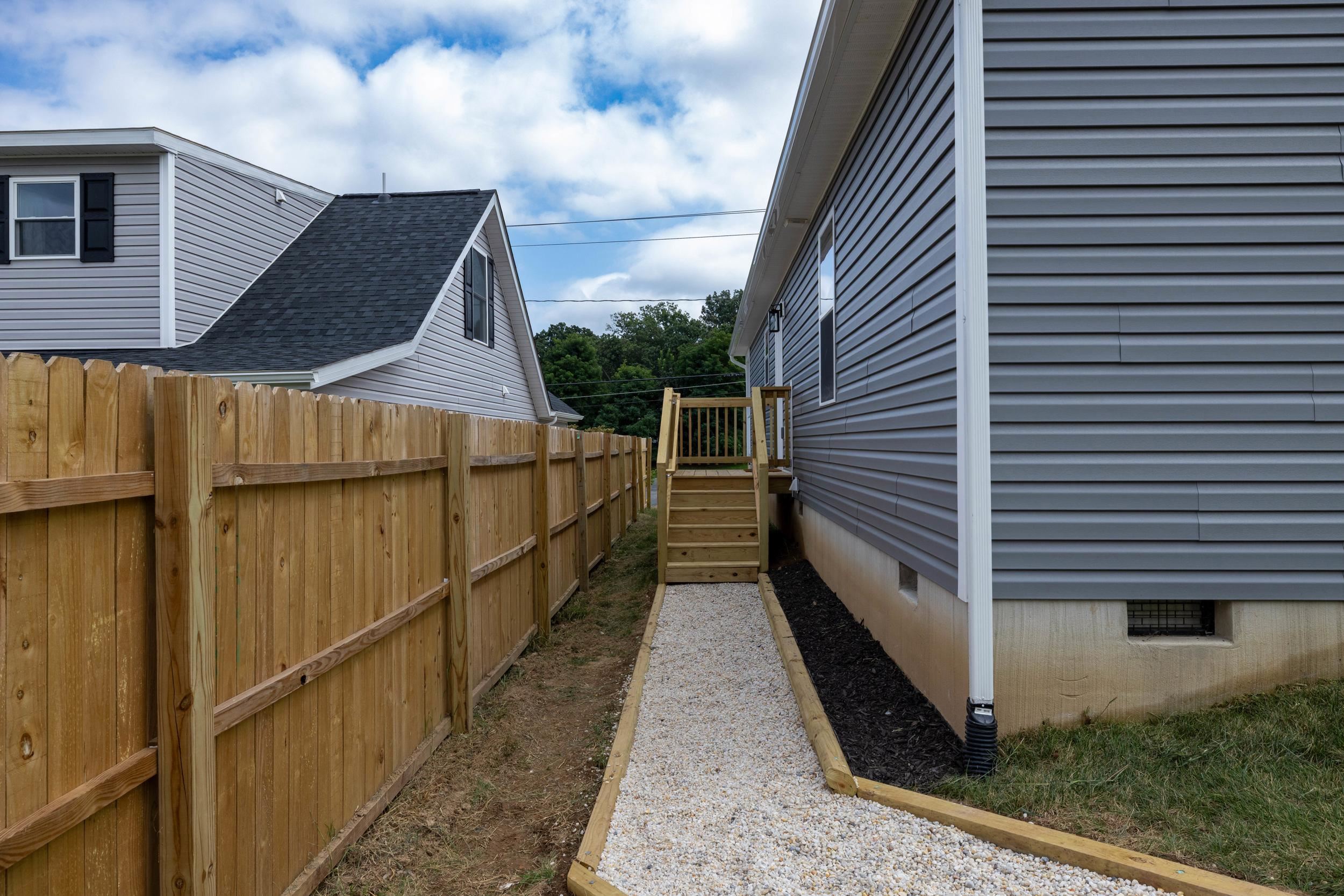 418 GRUBERT AVE, STAUNTON, Virginia 24401, 3 Bedrooms Bedrooms, ,2 BathroomsBathrooms,Residential,418 GRUBERT AVE,668201 MLS # 668201