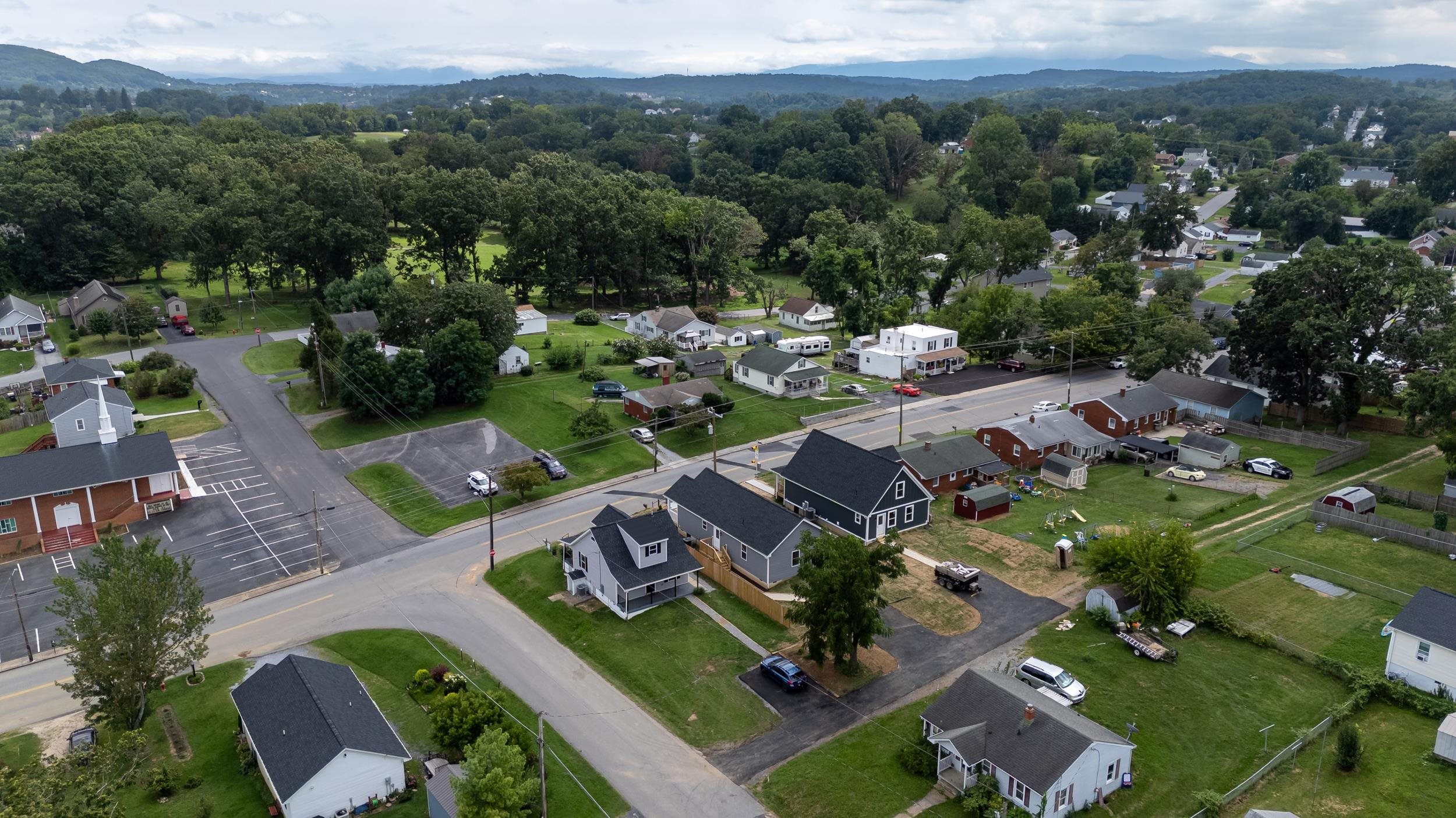 418 GRUBERT AVE, STAUNTON, Virginia 24401, 3 Bedrooms Bedrooms, ,2 BathroomsBathrooms,Residential,418 GRUBERT AVE,668201 MLS # 668201