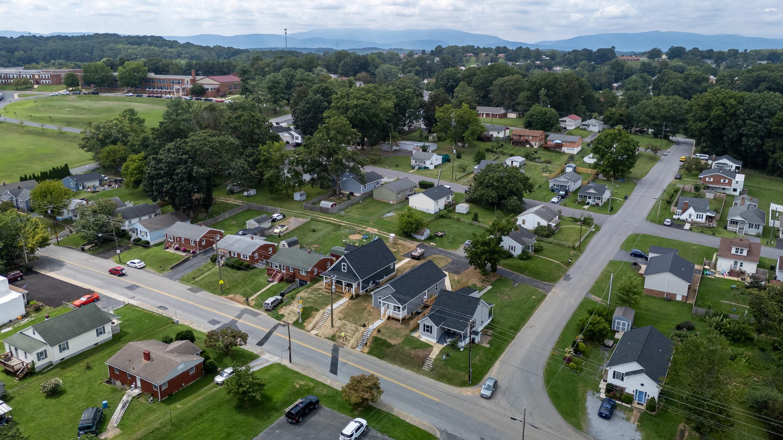 418 GRUBERT AVE, STAUNTON, Virginia 24401, 3 Bedrooms Bedrooms, ,2 BathroomsBathrooms,Residential,418 GRUBERT AVE,668201 MLS # 668201