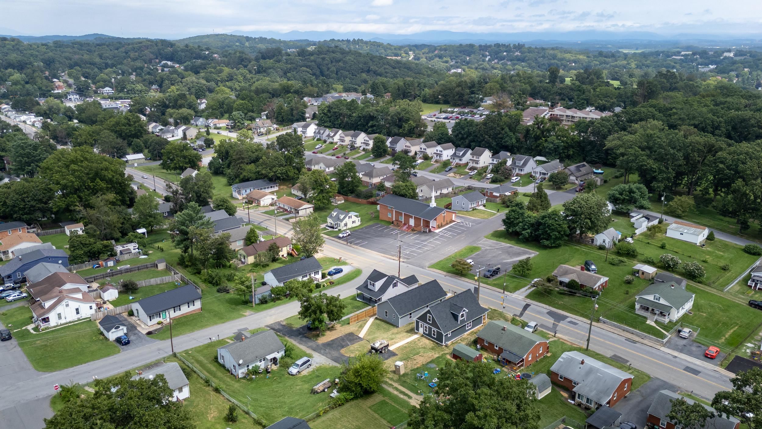 418 GRUBERT AVE, STAUNTON, Virginia 24401, 3 Bedrooms Bedrooms, ,2 BathroomsBathrooms,Residential,418 GRUBERT AVE,668201 MLS # 668201