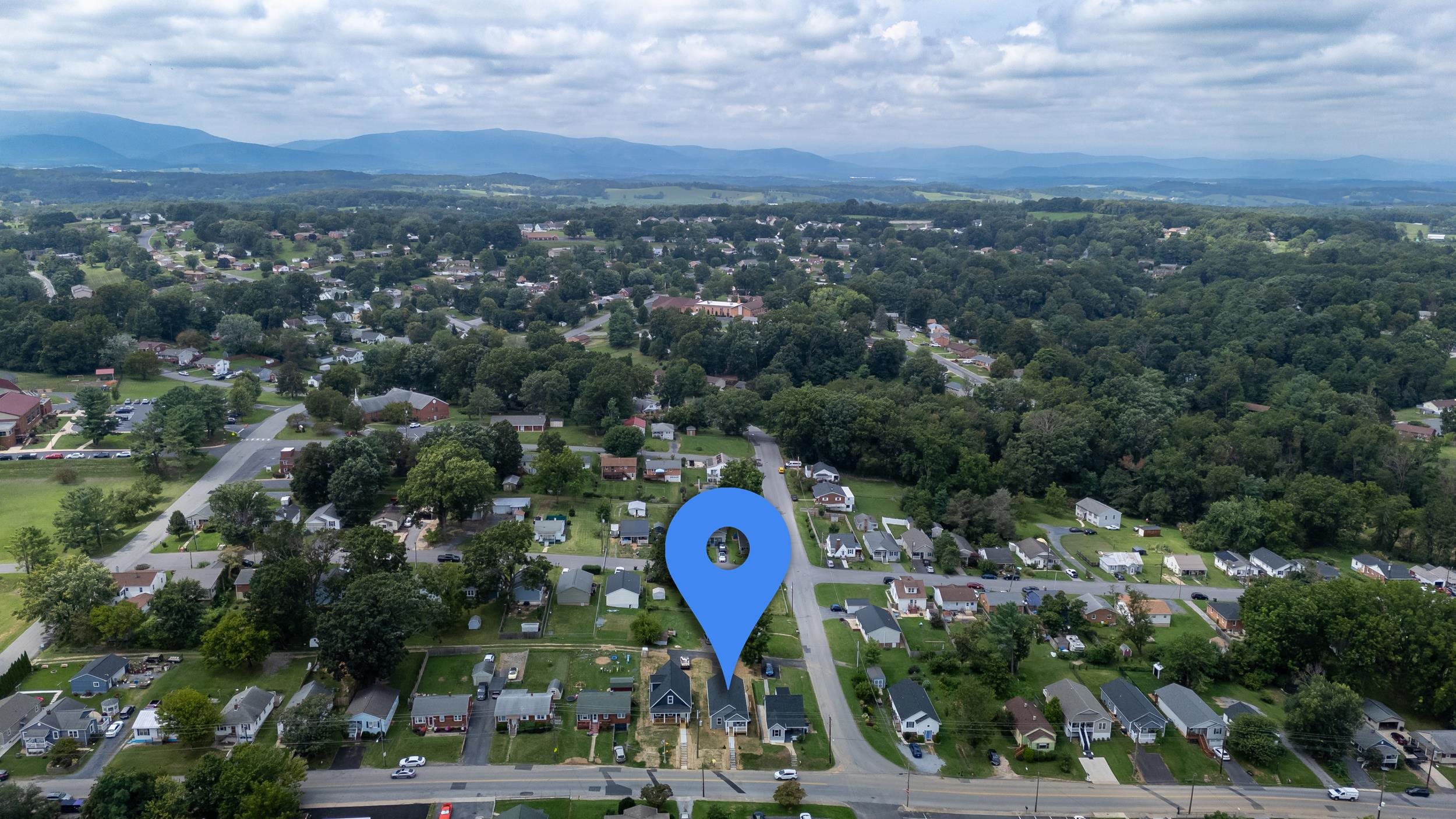 418 GRUBERT AVE, STAUNTON, Virginia 24401, 3 Bedrooms Bedrooms, ,2 BathroomsBathrooms,Residential,418 GRUBERT AVE,668201 MLS # 668201