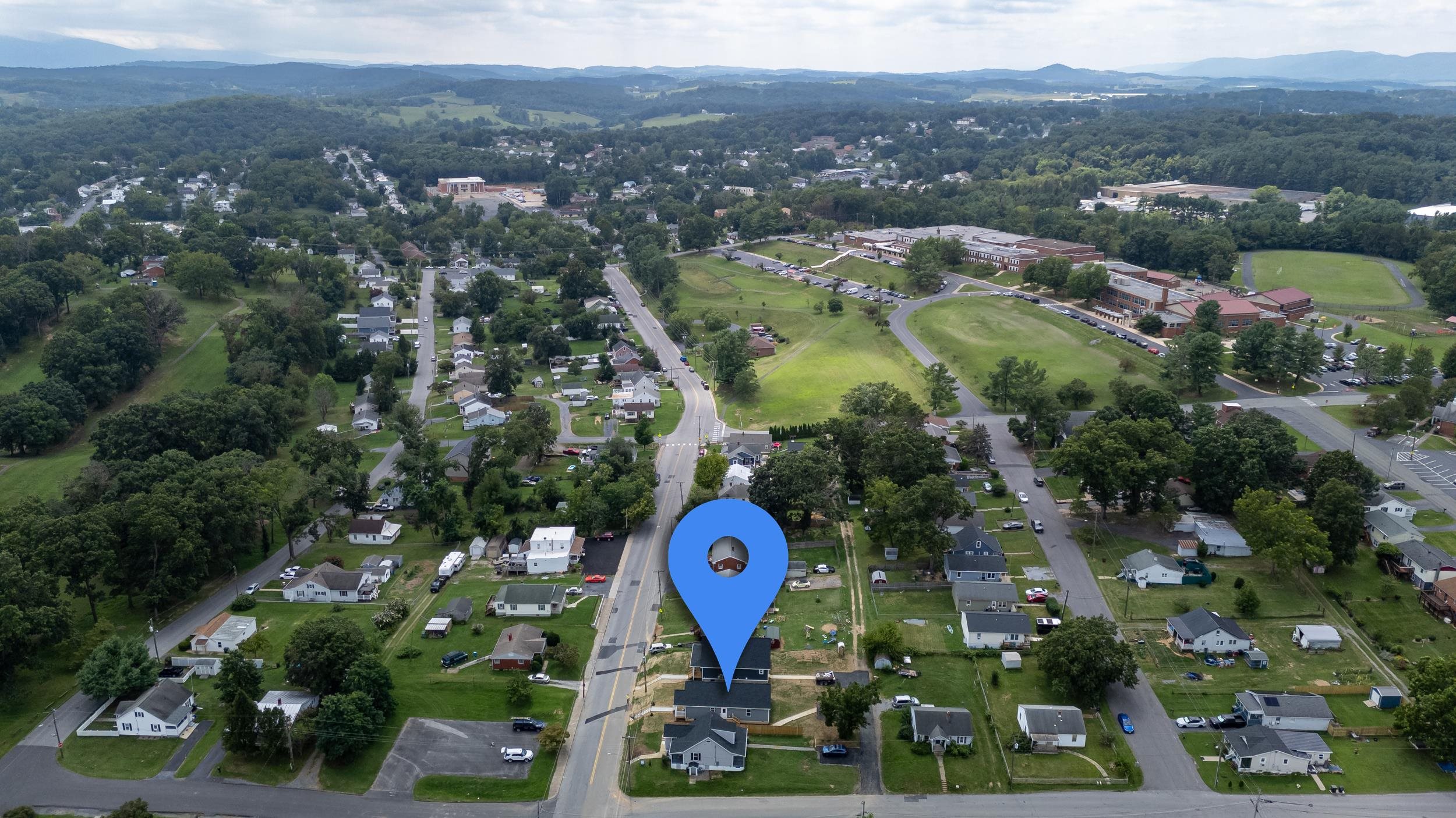 418 GRUBERT AVE, STAUNTON, Virginia 24401, 3 Bedrooms Bedrooms, ,2 BathroomsBathrooms,Residential,418 GRUBERT AVE,668201 MLS # 668201