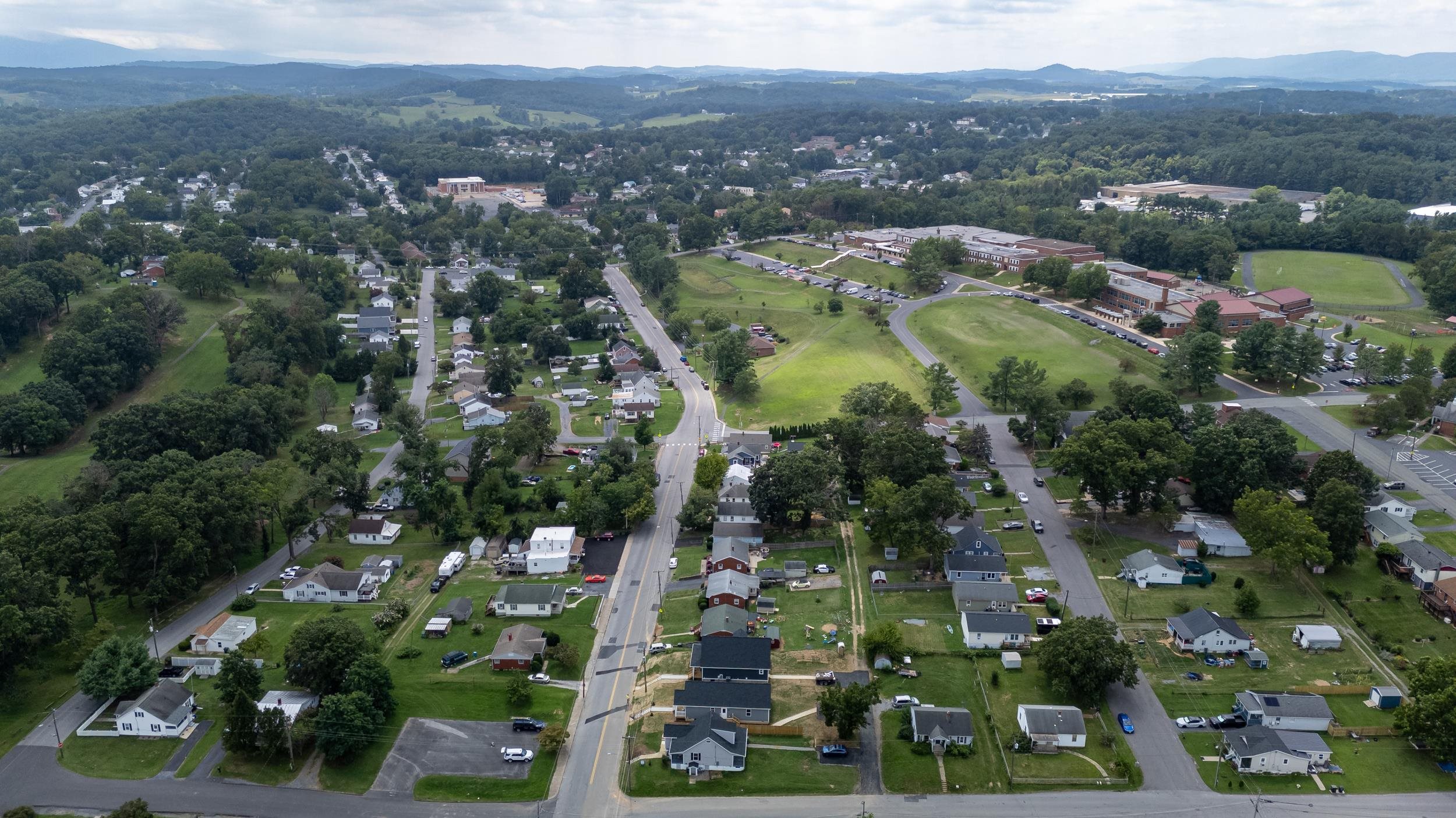 418 GRUBERT AVE, STAUNTON, Virginia 24401, 3 Bedrooms Bedrooms, ,2 BathroomsBathrooms,Residential,418 GRUBERT AVE,668201 MLS # 668201