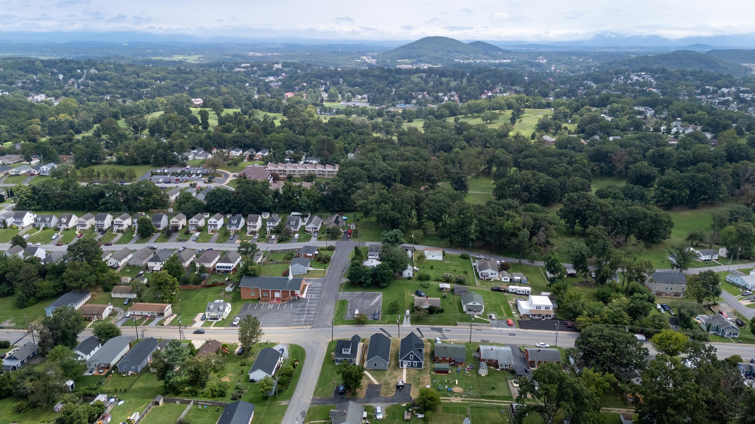 418 GRUBERT AVE, STAUNTON, Virginia 24401, 3 Bedrooms Bedrooms, ,2 BathroomsBathrooms,Residential,418 GRUBERT AVE,668201 MLS # 668201